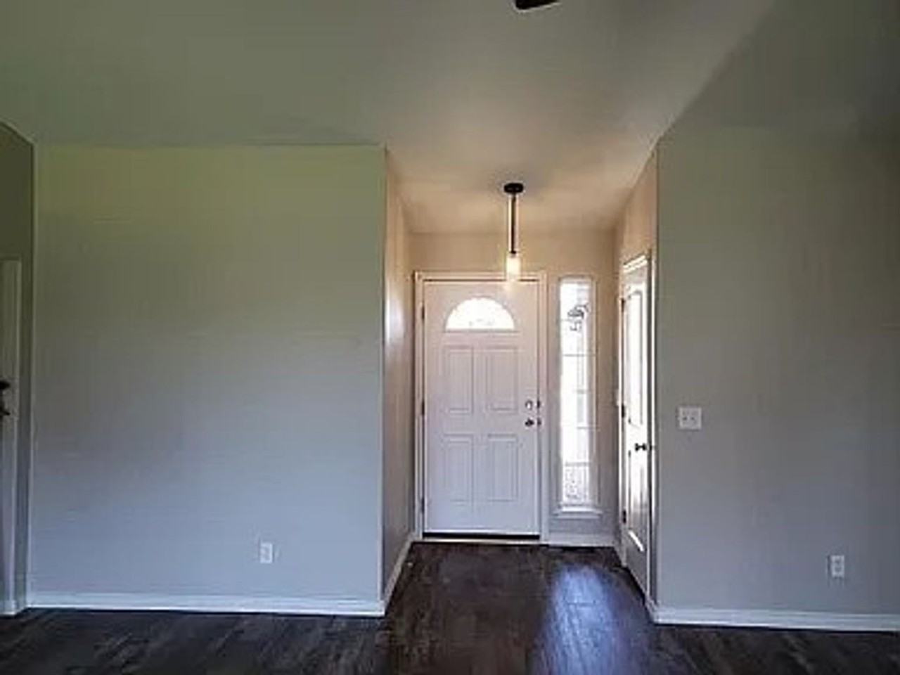 1421 Cayuse Creek Dr - Photo 2 of 13