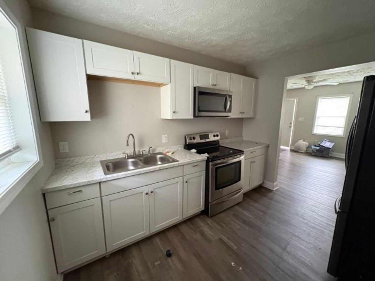 3243 Chandler St - Photo 3 of 9