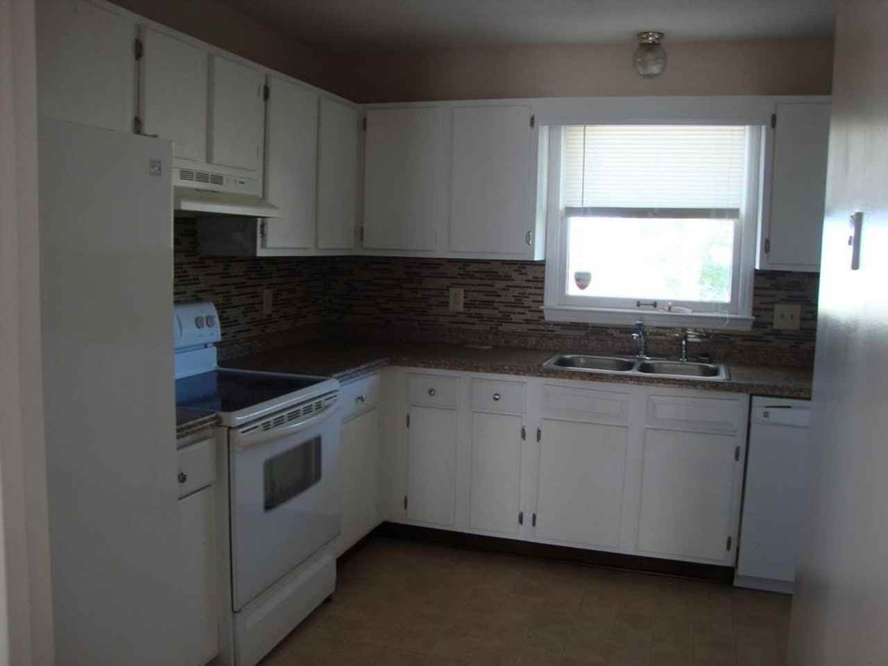 2208 Patriot Dr - Photo 2 of 12