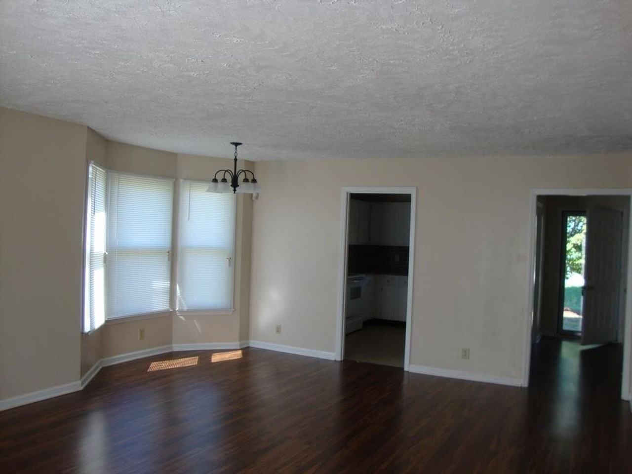 2208 Patriot Dr - Photo 6 of 12