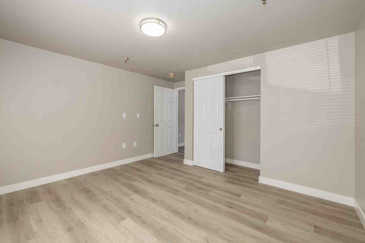 209 Forest St - Photo 4 of 18