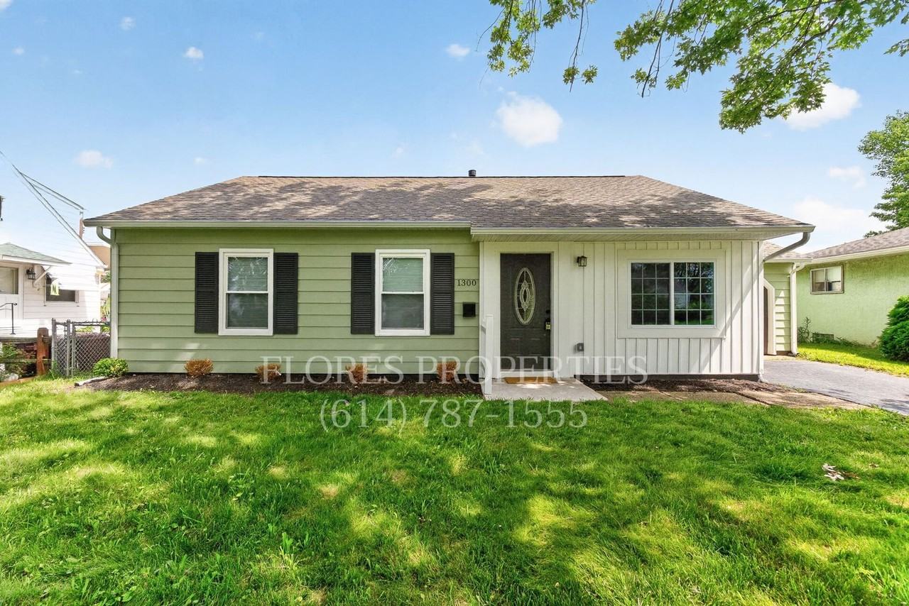 1300 Evaline Dr - Photo 3 of 44