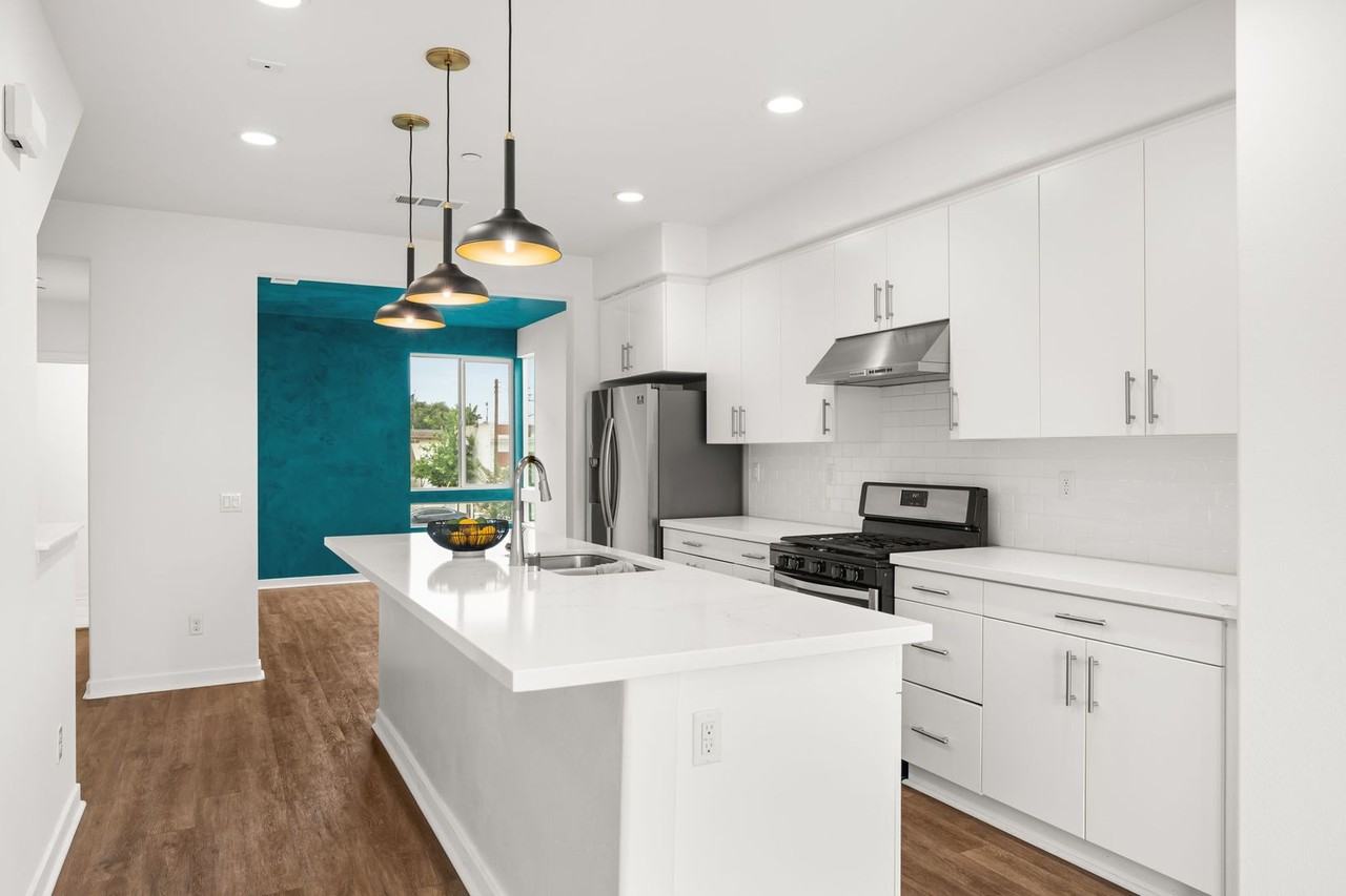 129 N 5th St #F - Photo 2 of 21