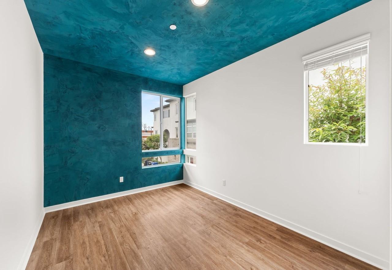 129 N 5th St #F - Photo 4 of 21