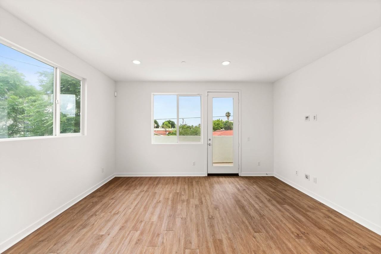 129 N 5th St #F - Photo 6 of 21