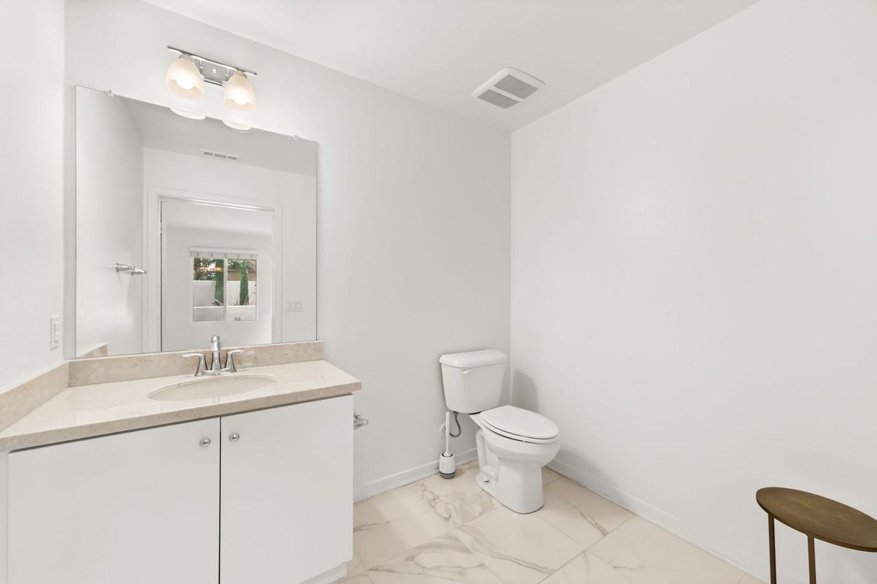 129 N 5th St #F - Photo 4 of 21
