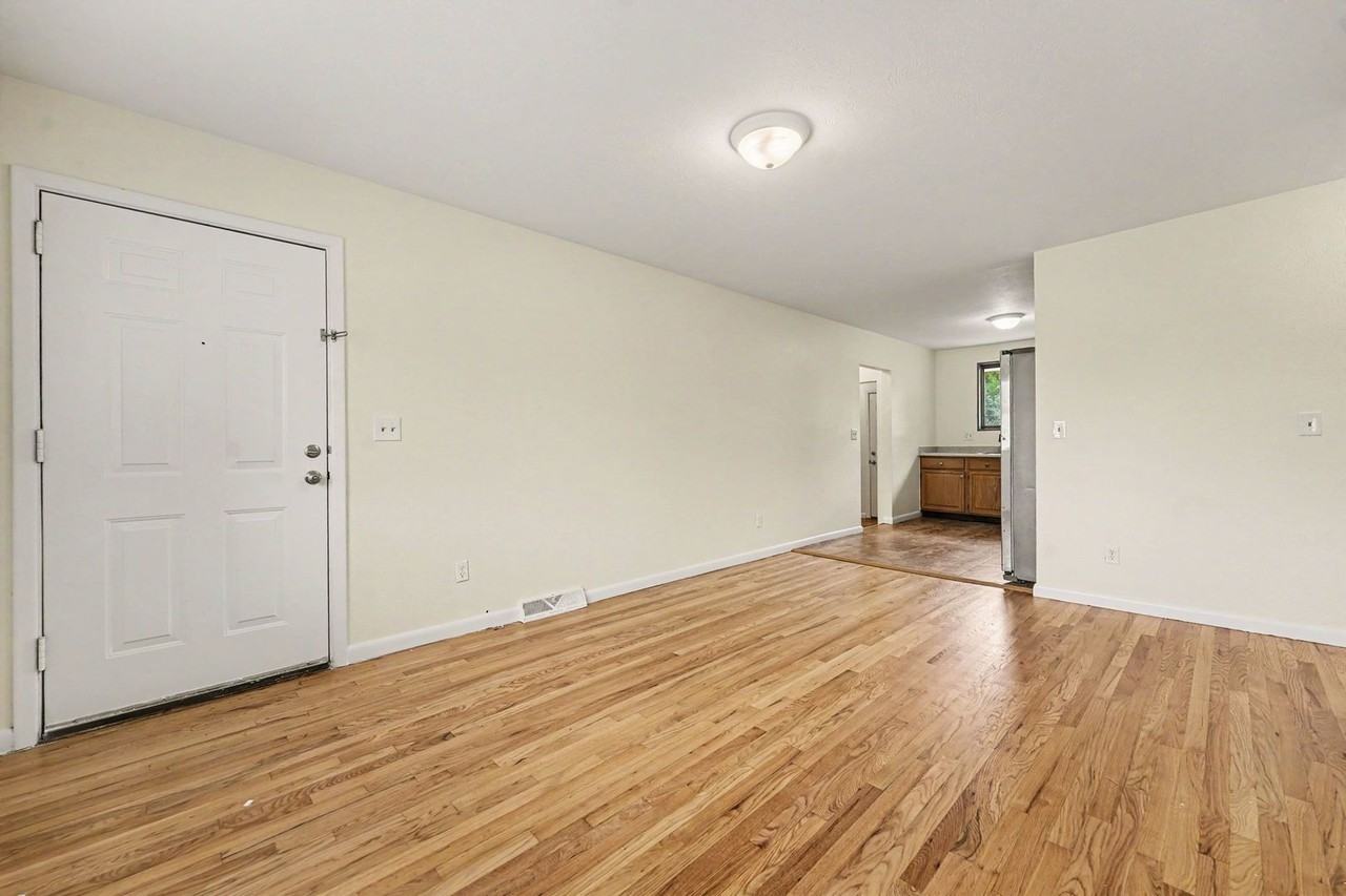 76 Newland Ct - Photo 3 of 21