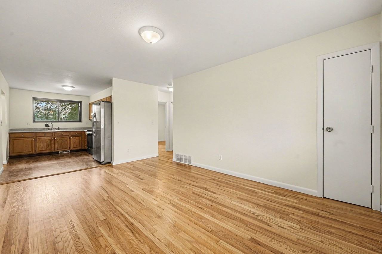 76 Newland Ct - Photo 4 of 21
