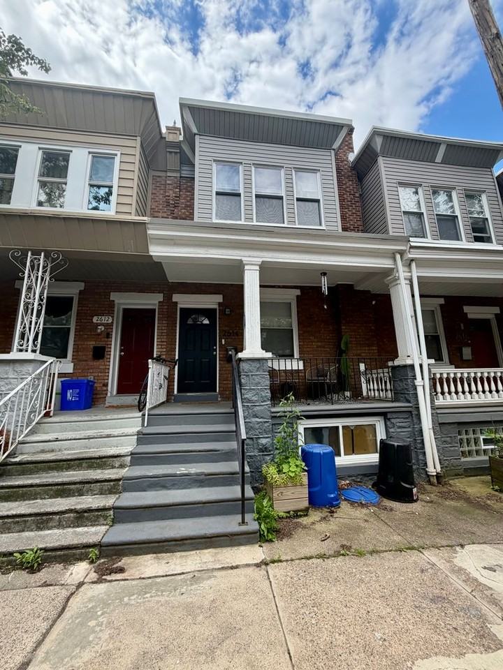 2614 Ingersoll St - Photo 3 of 26