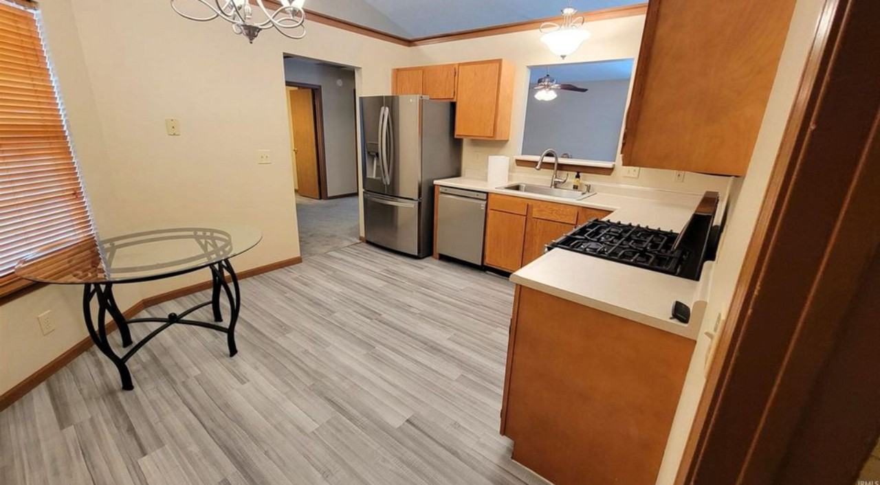 3140 Stratus Dr - Photo 4 of 12