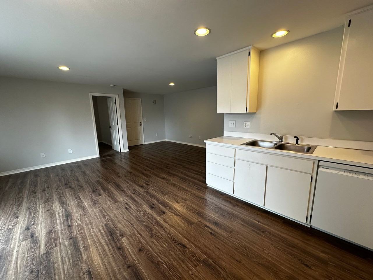 714 9th Ave Sw - Photo 4 of 8