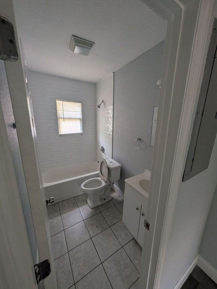 1975 W 26th St - Photo 6 of 11