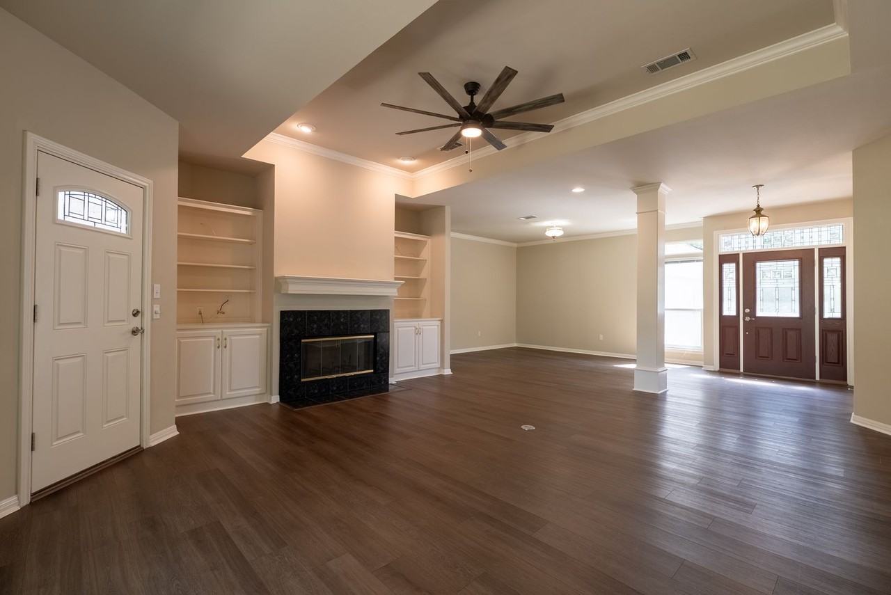 1411 Lakeway Dr - Photo 7 of 22