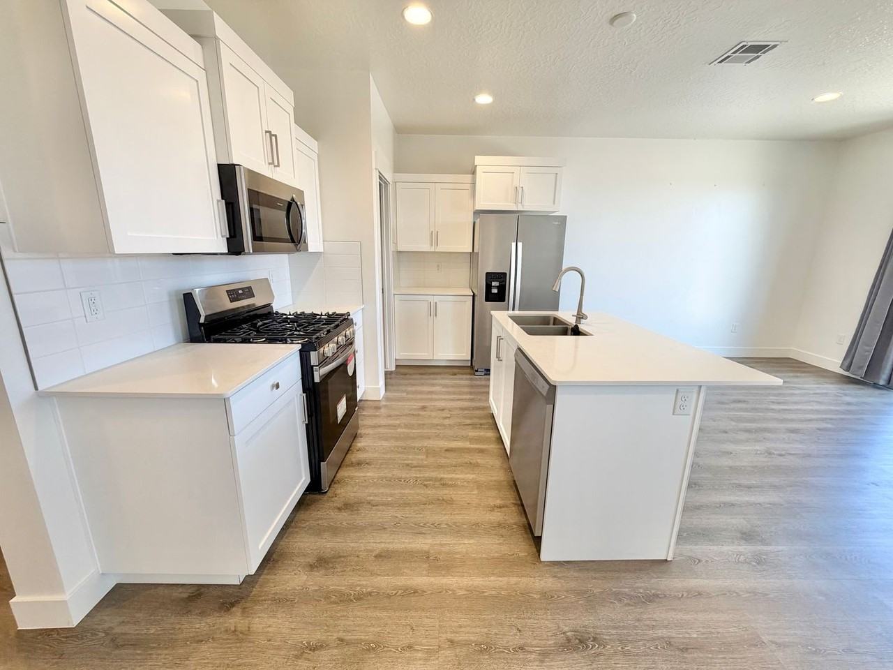 2375 E Luciano Ln - Photo 6 of 33