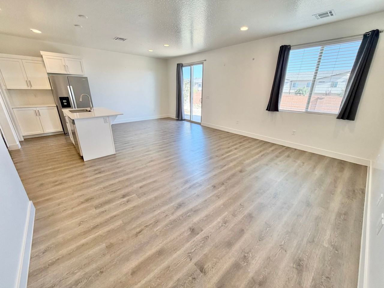 2375 E Luciano Ln - Photo 7 of 33