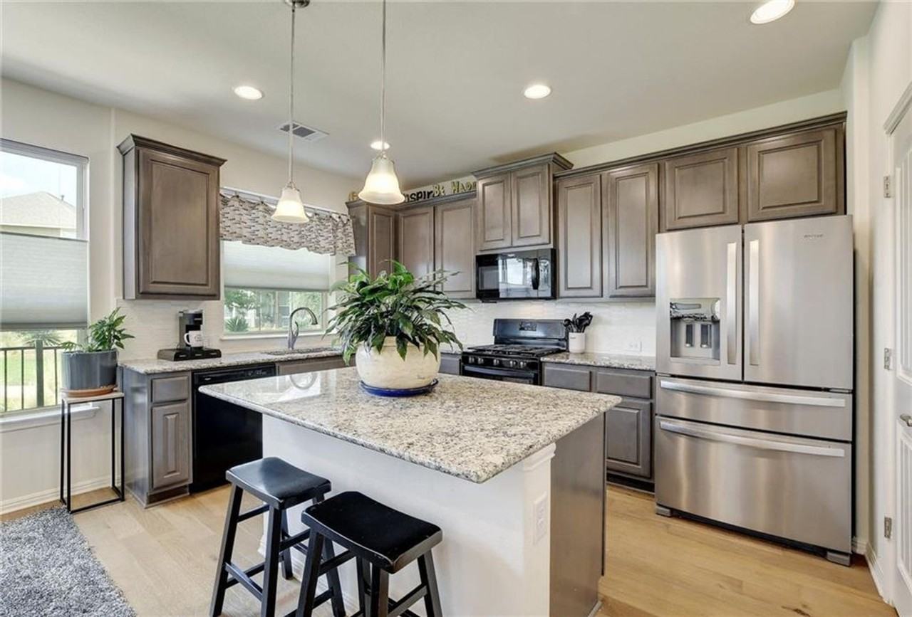 228 Simon - Photo 2 of 22