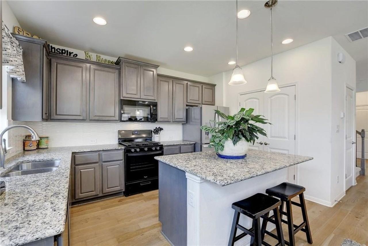 228 Simon - Photo 4 of 22
