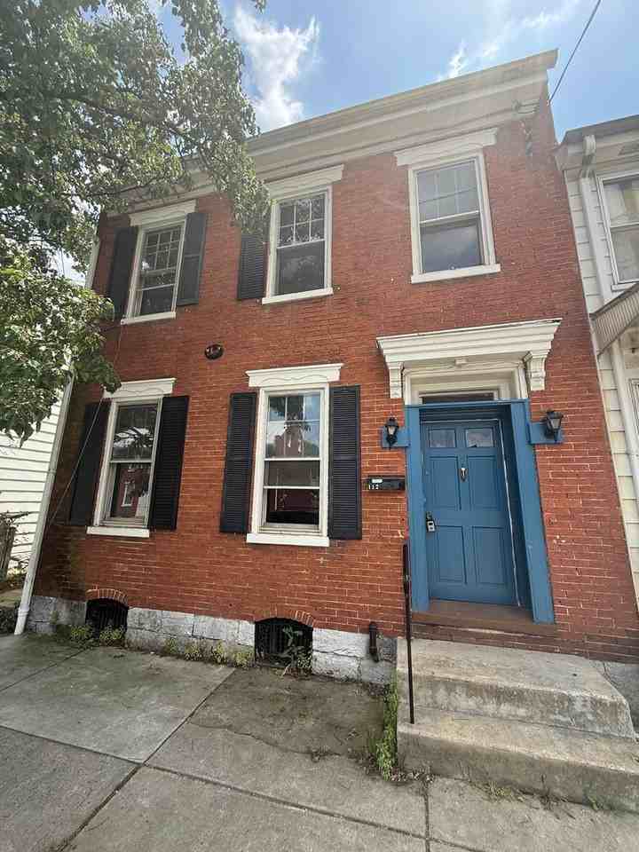 112 E North St