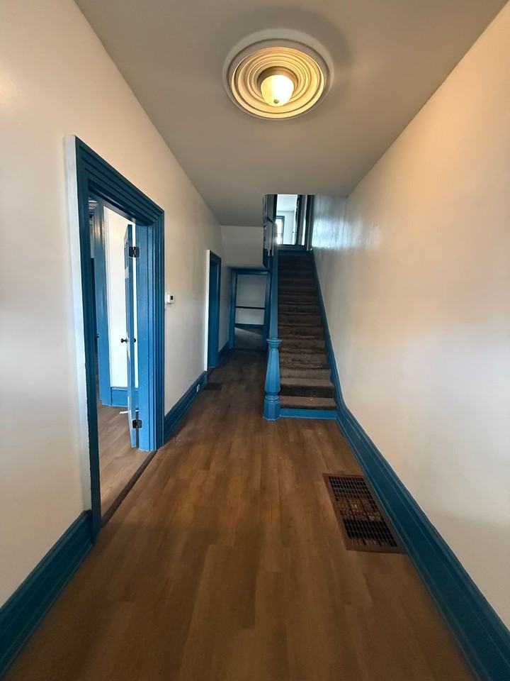 112 E North St - Photo 2 of 15