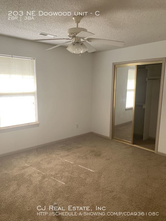 203 203 NE Dogwood unit #C - Photo 5 of 6
