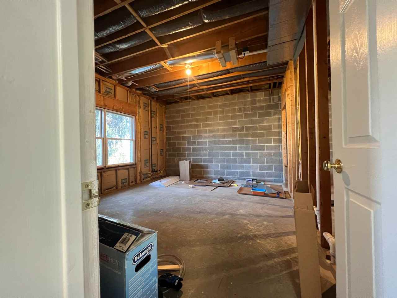 240 Newberry Ln - Photo 4 of 37