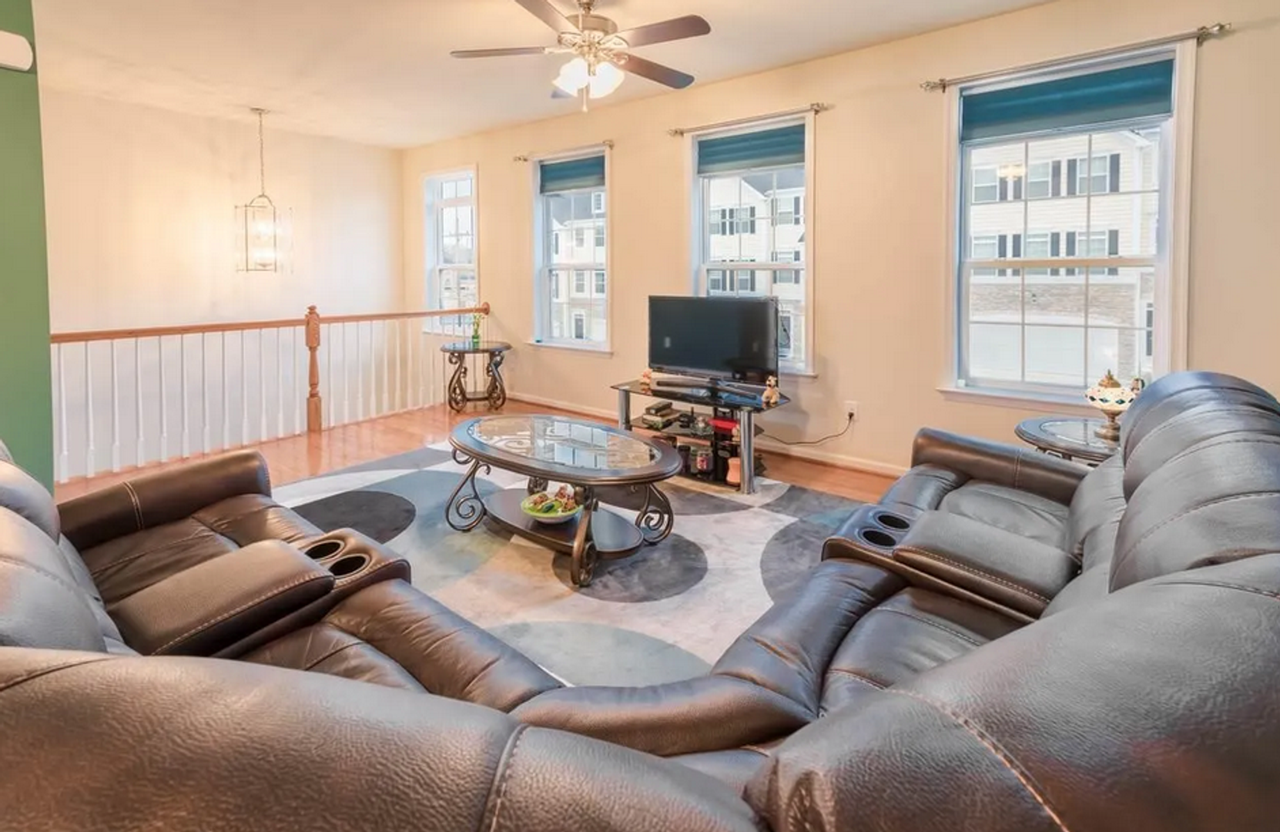 3910 Sun Way - Photo 4 of 21