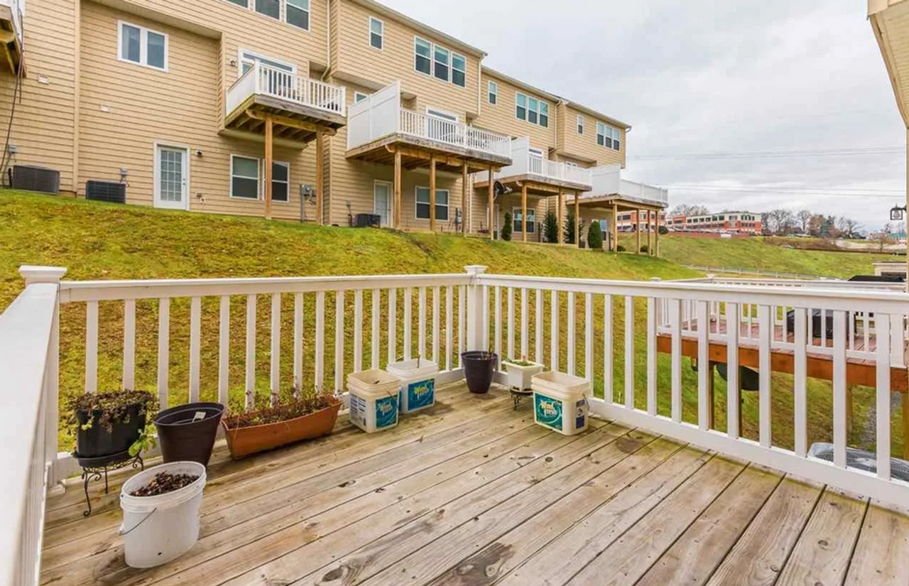 3910 Sun Way - Photo 6 of 21