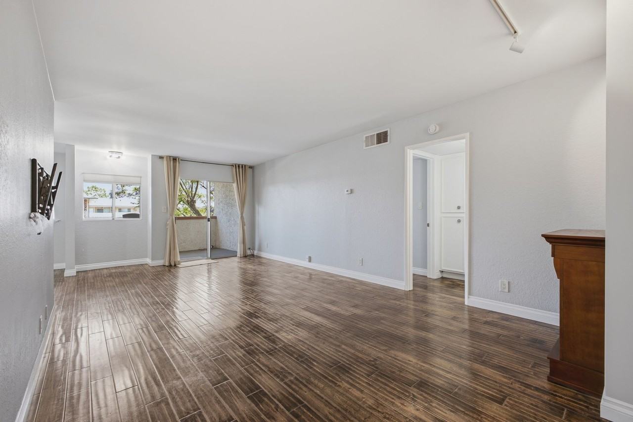 2444 E Del Mar Blvd - Photo 2 of 19