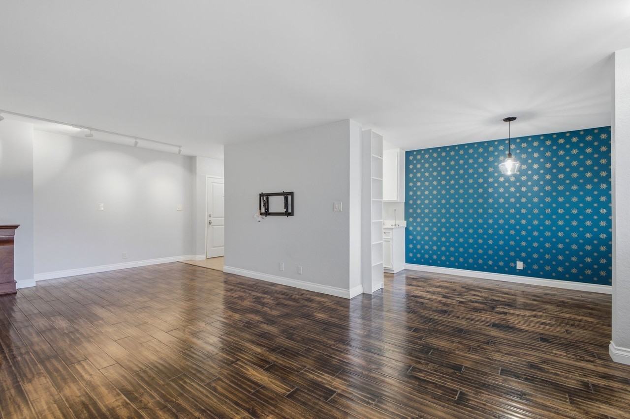 2444 E Del Mar Blvd - Photo 5 of 19