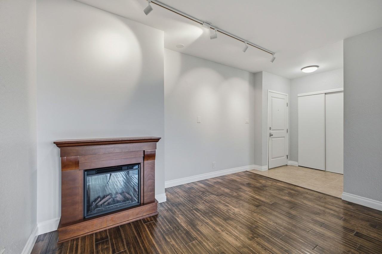 2444 E Del Mar Blvd - Photo 3 of 19