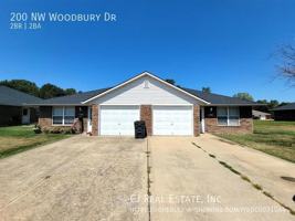 featured image of 200 Nw Woodbury Dr