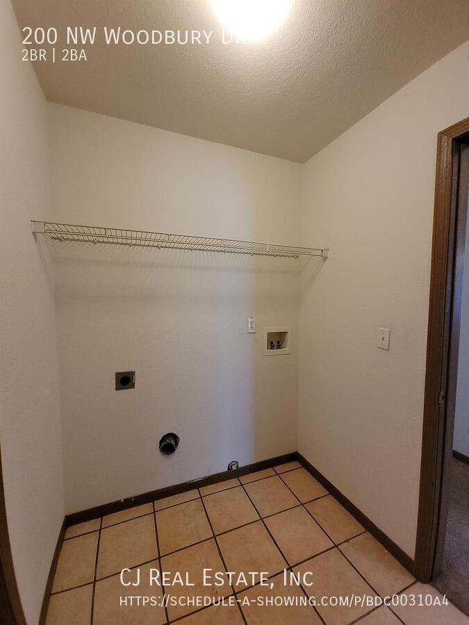 200 Nw Woodbury Dr - Photo 5 of 9