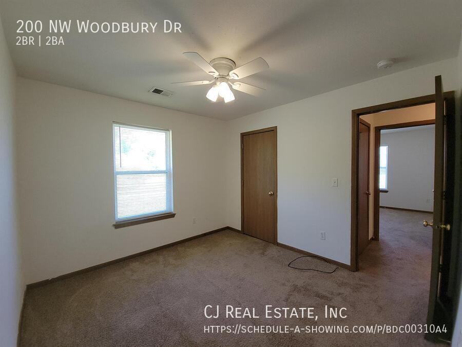 200 Nw Woodbury Dr - Photo 6 of 9