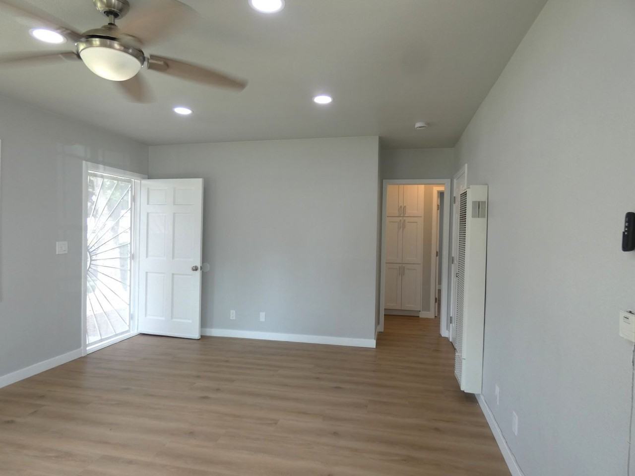 14327 Christine Dr - Photo 2 of 17