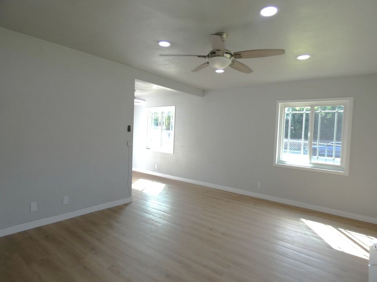 14327 Christine Dr - Photo 3 of 17