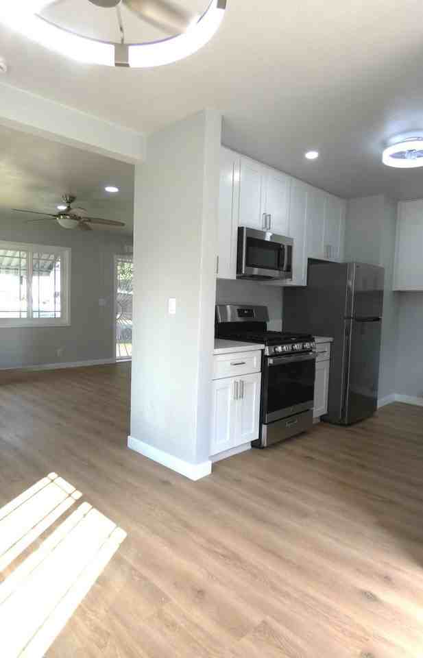 14327 Christine Dr - Photo 5 of 17