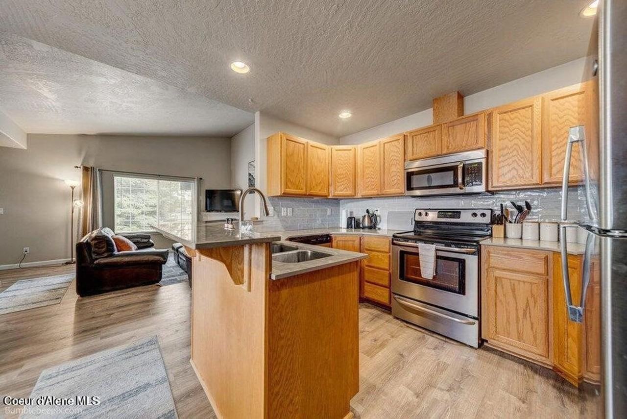 931 N Goldenrod Ct - Photo 3 of 28