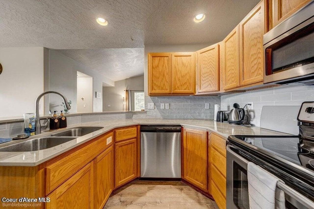 931 N Goldenrod Ct - Photo 4 of 28