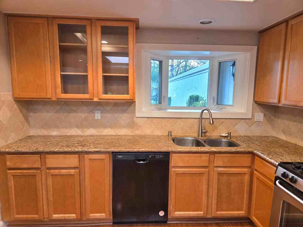 565 Rolling Hills Ln - Photo 6 of 29
