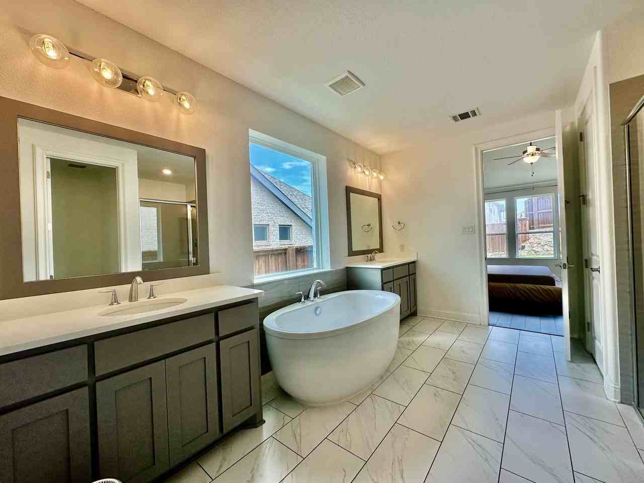 1905 Barbette St - Photo 4 of 21