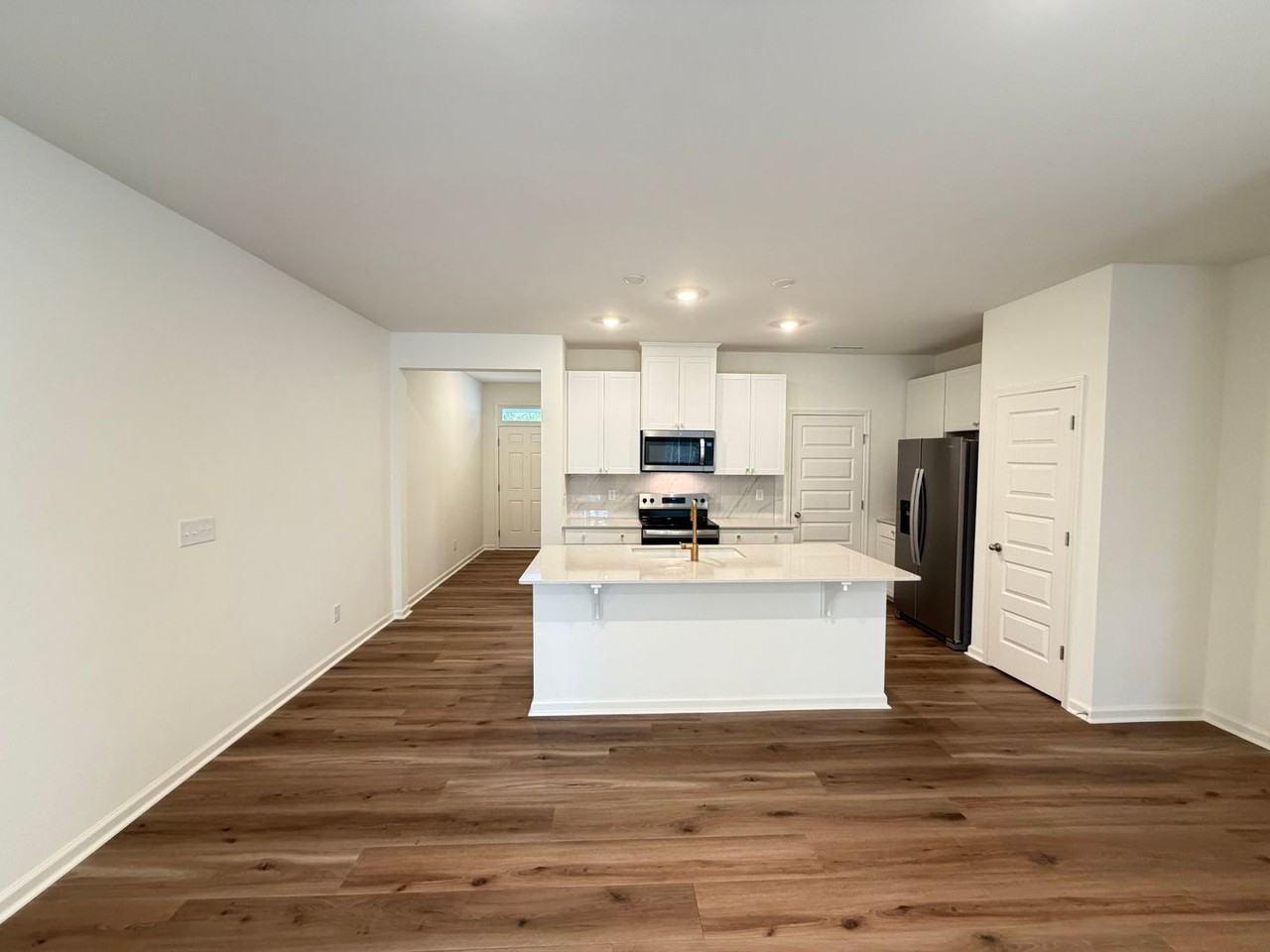 128 Parker Ln - Photo 3 of 23