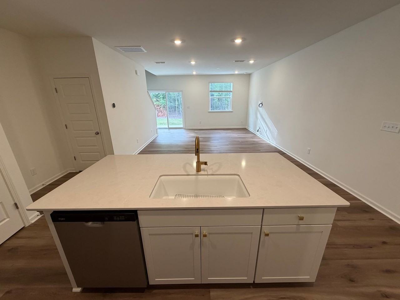 128 Parker Ln - Photo 5 of 23