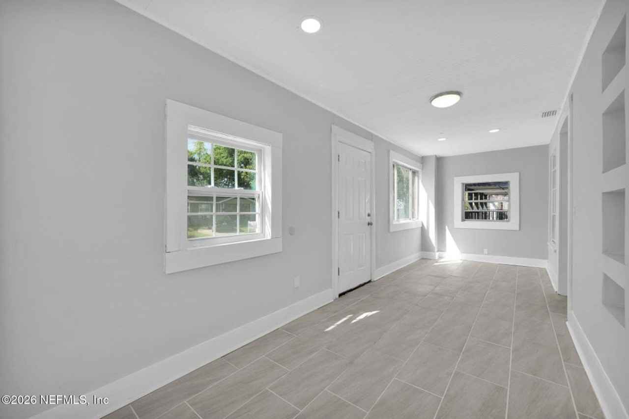 2517 Orion St - Photo 5 of 28