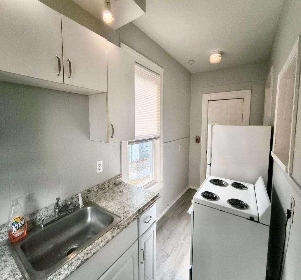 79 Hamlet Avenue - Photo 3 of 29