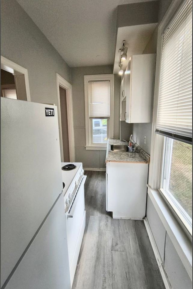 79 Hamlet Avenue - Photo 4 of 29