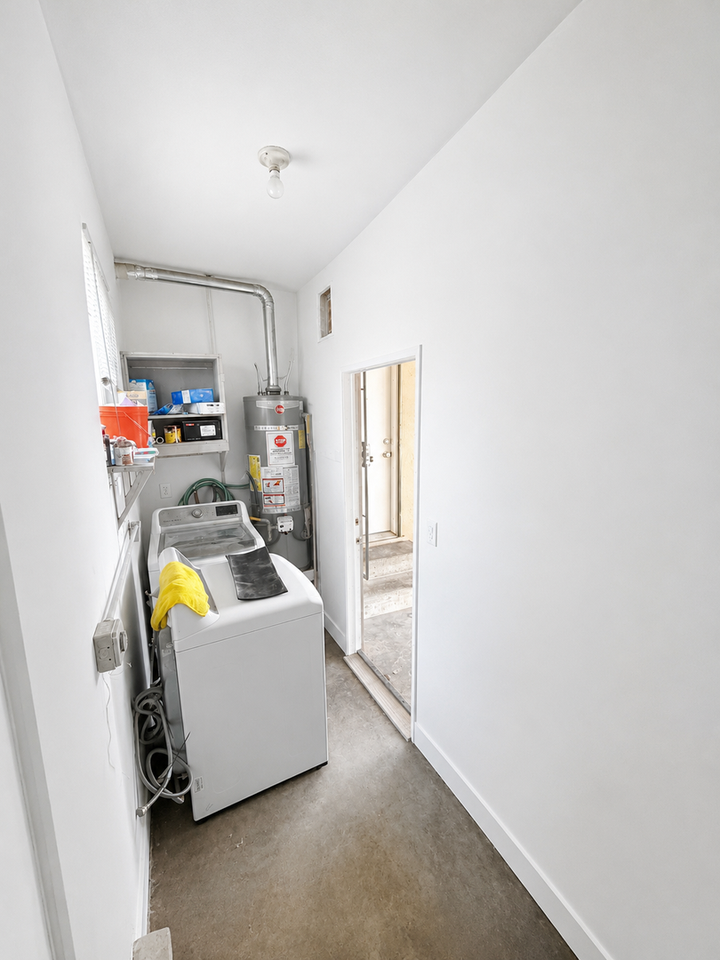 203 Robert St - Photo 6 of 8