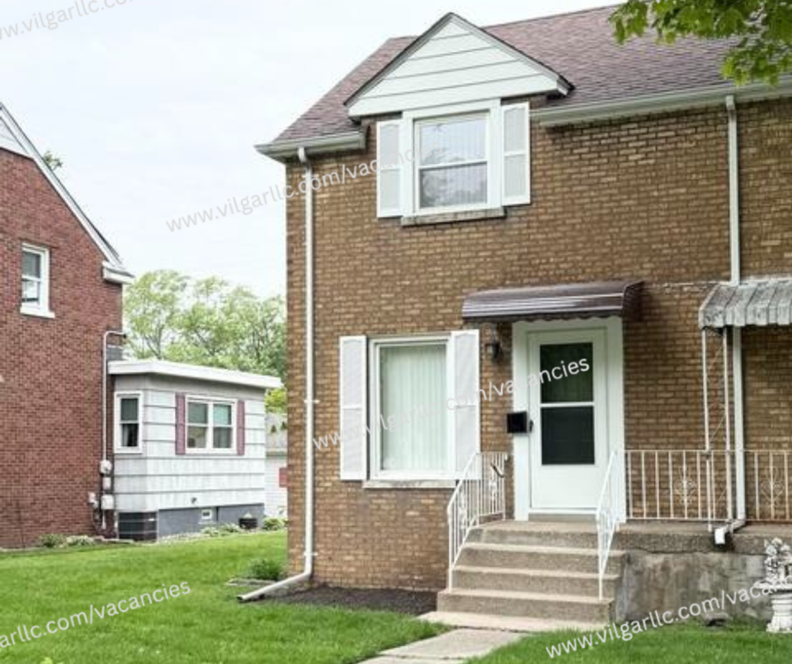 229 Broadmoor Ave - Photo 2 of 21