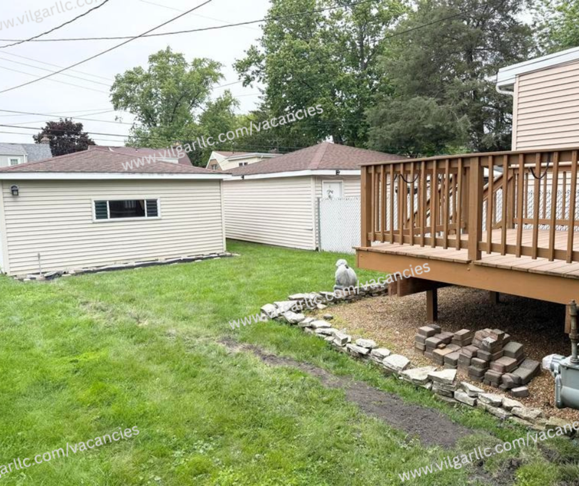 229 Broadmoor Ave - Photo 5 of 21