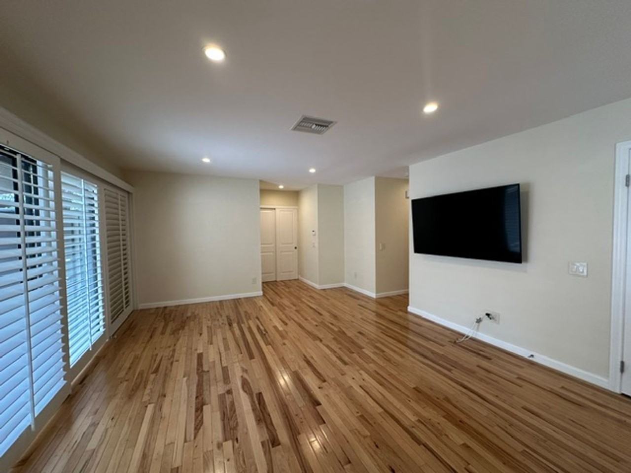 5331 Argos St - Photo 4 of 50