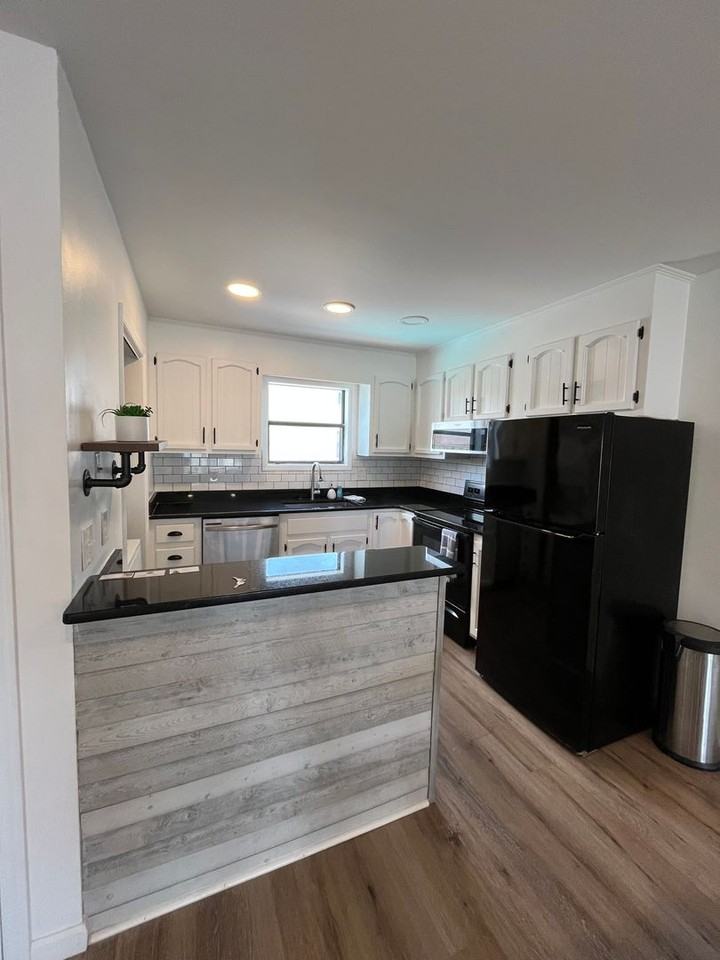 1503 Carolina Beach Ave N - Photo 6 of 30
